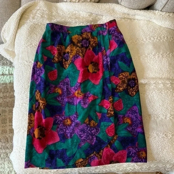 1980s Vintage‎ Floral midi skirt with button - Picture 1 of 4